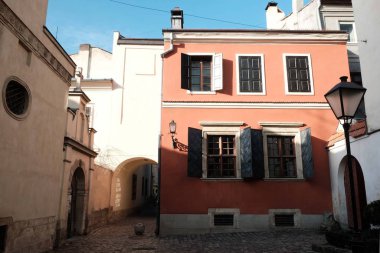 Eski mimari küçük avlular. Lviv Ukrayna kentinde Sokak 03.15.19