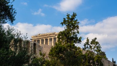 Parthenon görünümü yukarı Akropol tepesi, Atina, Yunanistan
