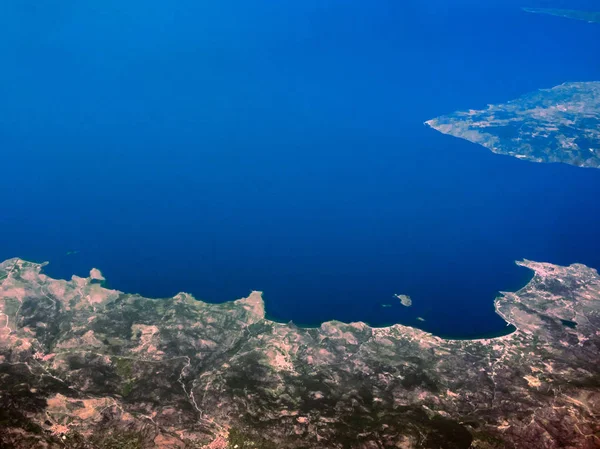 Aerial view of seashores of Greece shot from airplane — Stock Photo, Image