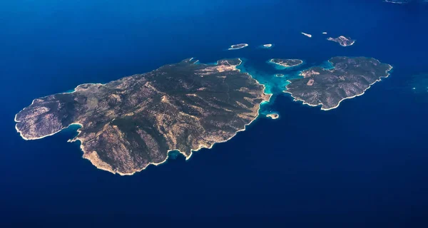 从飞机上拍摄的希腊海岸鸟图 — 图库照片