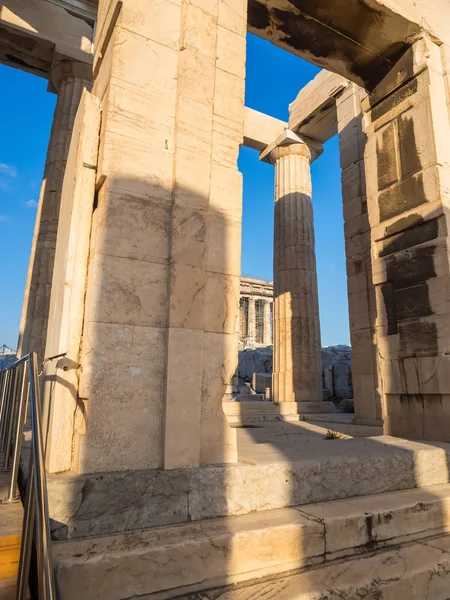 Στήλες των Προπυλαίων πύλη εισόδου της Ακρόπολης, Αθήνα, Ελλάδα — Φωτογραφία Αρχείου