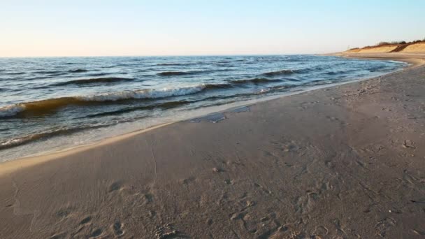 Mer Baltique Coucher Soleil Plage Sable Vagues Douces Débordements Eau — Video