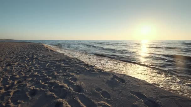 Sol Baixo Acima Horizonte Praia Areia Mar Báltico Curonian Cuspir — Vídeo de Stock