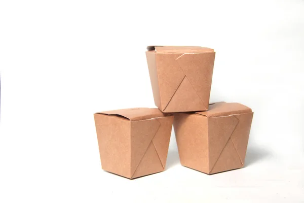 Pirâmide Três Caixas Papel Wok Isoladas Sobre Fundo Branco Imagem — Fotografia de Stock