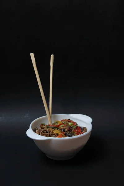 Bowl Wok Noodles Chopsticks Isolated Black Background Vertical Image Image — Stock Photo, Image