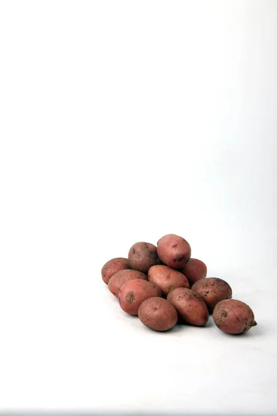 Pile Potatoes Isolated White Background Harvesting Concept Vertical Image Image — Stock Photo, Image