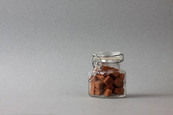 Une Boîte Verre Dentelles Isolées Sur Fond Gris Image Contient — Photo