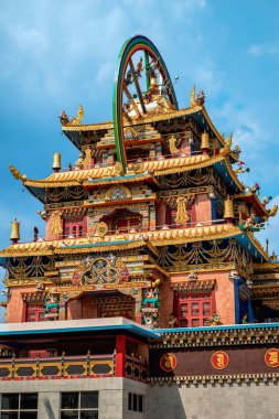 Namdroling Nyingmapa Manastırı'nda yaratılan heykel sanatı ve mimarisi, Hindistan