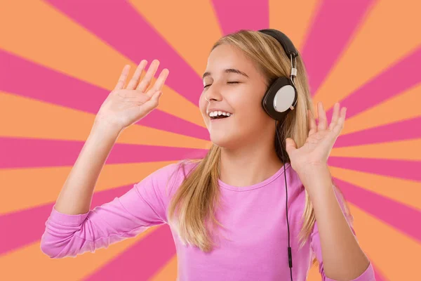 Happy Singing Teenage Girl Headphones Geometric Background — Stock Photo, Image