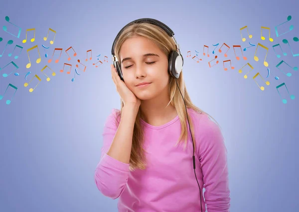Technologia Koncepcja Muzyki Nastoletnia Urocza Dziewczyna Słuchawkami Słuchającymi Muzyki Zamkniętymi — Zdjęcie stockowe