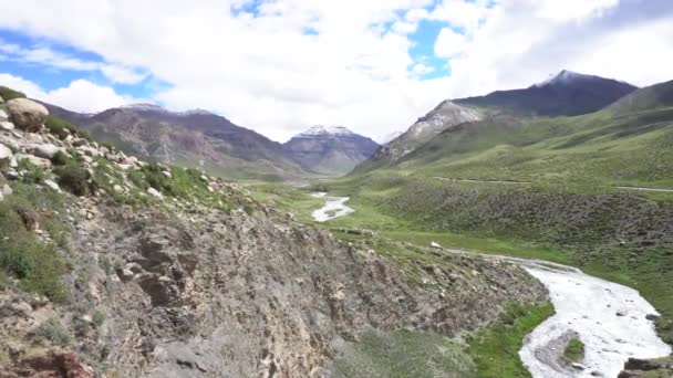 Hermosa Vista Del Río Montaña Tíbet Durante Santa Kora Alrededor — Vídeo de stock