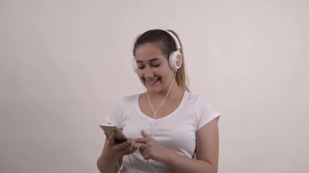 Young Lovely Girl White Shirt Use Phone Listen Music Headset — Stock Video