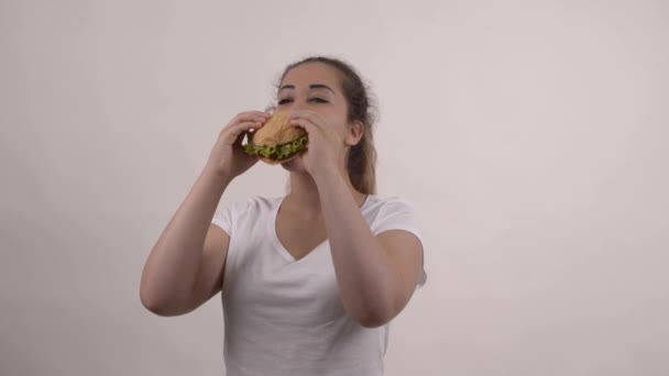 Jeune Fille Cool Shirt Blanc Manger Hamburger — Video