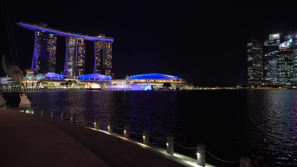 新加坡港湾沙滩附近的光谱线 — 图库视频影像