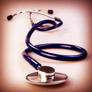 Açık renkli yakın çekim üzerinde sağlık stetoskop