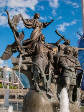 Kiev, Ukrayna - 31 Mayıs 2008: Anıt, şehir-kurucuları Bağımsızlık Meydanı'nda