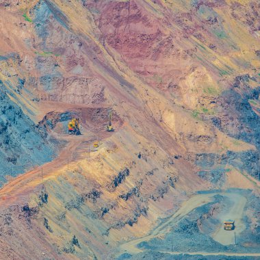 tür bir çukur, yol ve yükleme sitesi ve hammadde demir cevheri kariyerinde ulaşım