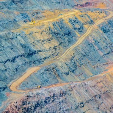 tür bir çukur, yol ve yükleme sitesi ve hammadde demir cevheri kariyerinde ulaşım