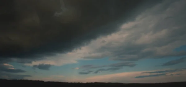Abend Gewitterwolken Verschwimmen Hintergrund — Stockfoto