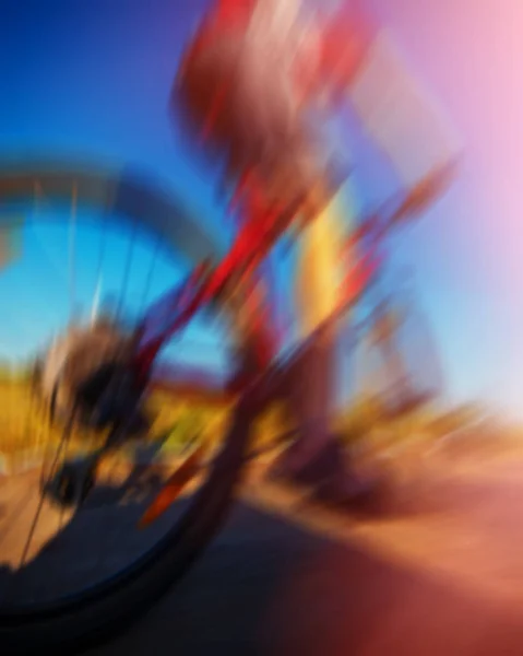 Arka Plan Bisikletçi Sürmek Zor Arazi Üzerinde Yarış Bulanık — Stok fotoğraf