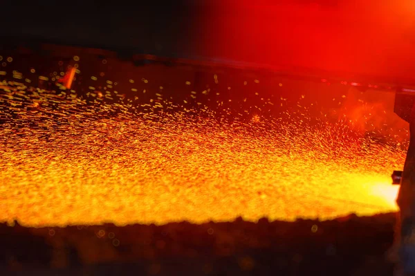 Splashes Hot Metal Release Iron — Stock Photo, Image