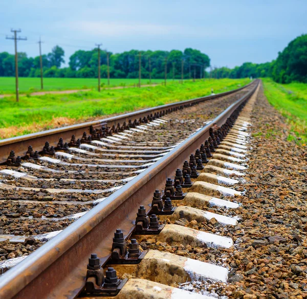 鉄道と地方の春の季節 — ストック写真