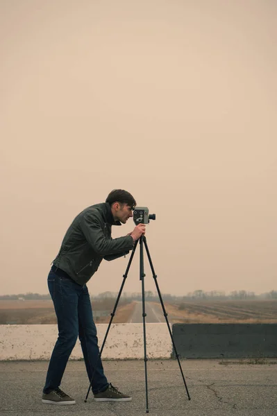 Cameraman Making Film Analogue Movie Camera — Stock Photo, Image