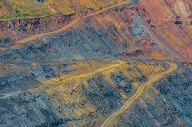 tür bir çukur, yol ve yükleme sitesi ve hammadde demir cevheri kariyerinde ulaşım