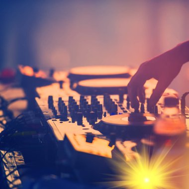 Uzaktan kontrol donanımları Dj yandan