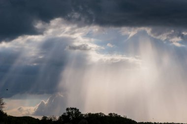 Fırtına bulutları, yağmur, bahar mevsimi