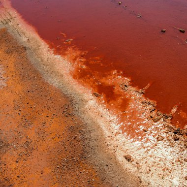 yağmur suyu göletlerde yerler depolama ve nakliye için-demir cevheri