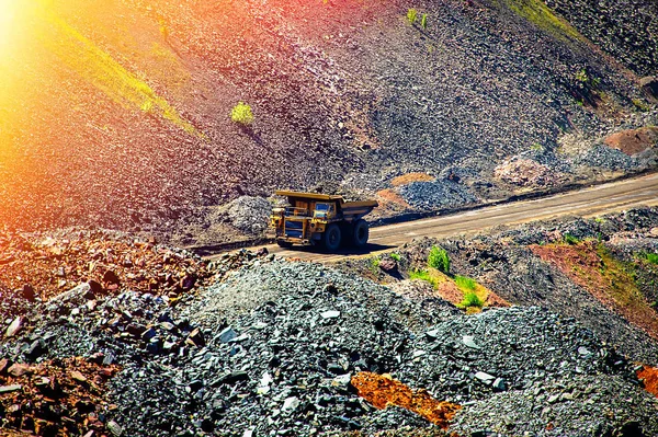 Tipper Road Trucks Pit Iron Ore — Stock Photo, Image