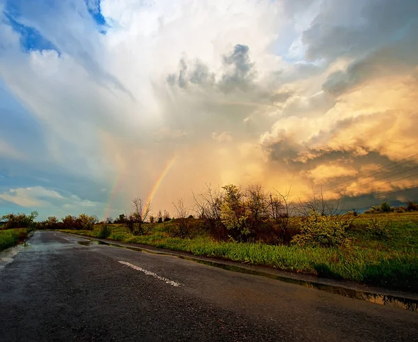 Alte Straße Und Wolken Regenbogen Regen — Stockfoto