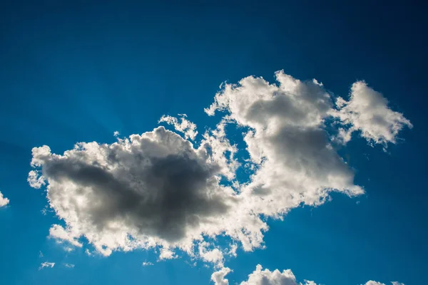 Nubes Blancas Contra Cielo Azul —  Fotos de Stock