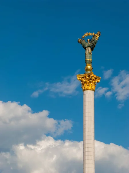 Kyiv Ucraina Maggio 2008 Monumento All Indipendenza Berehynia Sulla Piazza — Foto Stock