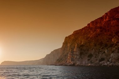 deniz manzarası akşamları koy ve dağlar