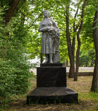 Bobrynets, Ukrayna-24.05.2012: Ukrayna heykel Anıtı Şehir Parkı