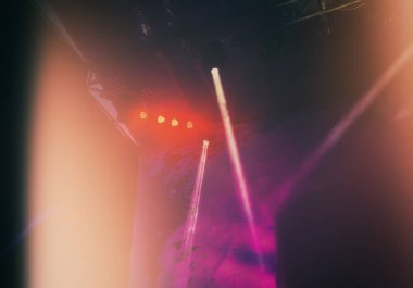 parlak bir ışık ve koyu arka plan, gösterir ve konserler