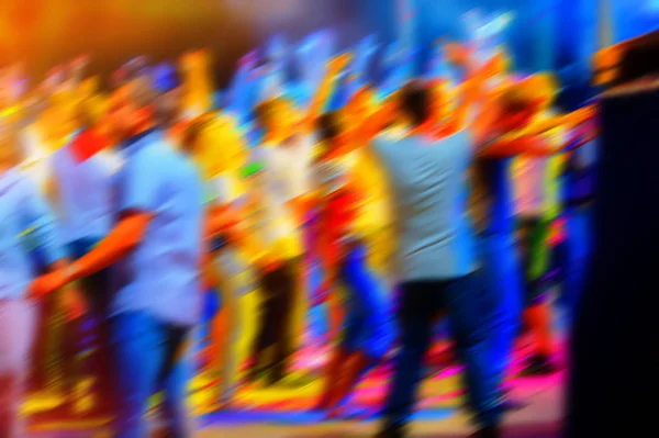 Junge Leute Entspannen Und Tanzen Einer Disco Nacht Verschwommener Hintergrund — Stockfoto