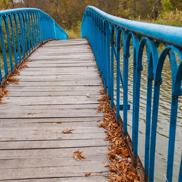 Stary Most Przez Rzekę Sezon Jesień — Zdjęcie stockowe