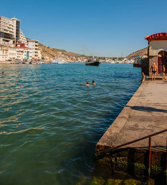 Balaklava Crimea Ukraine Juillet 2010 Repos Vue Sur Plage Ville — Photo