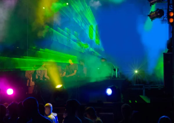 Menschen Tanzen Und Haben Spaß Der Nachtdisco Verschwommener Hintergrund — Stockfoto