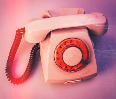 hafif bir arka plan üzerinde eski kirli disk telefon