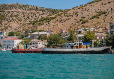 Balaklava, Crimea. Ukrayna - 25 Temmuz 2010: görünüm Körfezi ve Marinalar tekneler ve yatlar ile gezinti