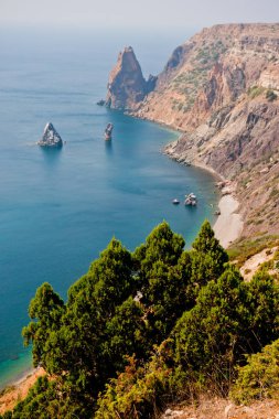 deniz ve dağlar sabah peyzaj