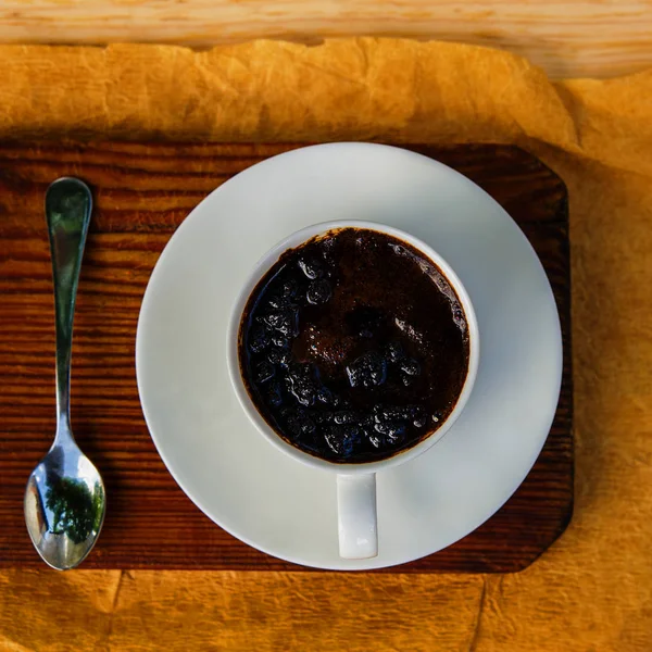 Tasse Kaffee Und Löffel Auf Dem Brett — Stockfoto