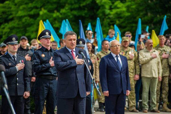 Кривой Рог, Украина-19.05.2016: Патрульные приняли присягу и начали работать в Кривом Роге. Министр внутренних дел Украины Арсен Аваков
.