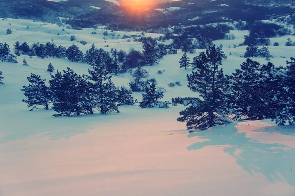 Solnedgång Bergen Vinterlandskapet — Stockfoto