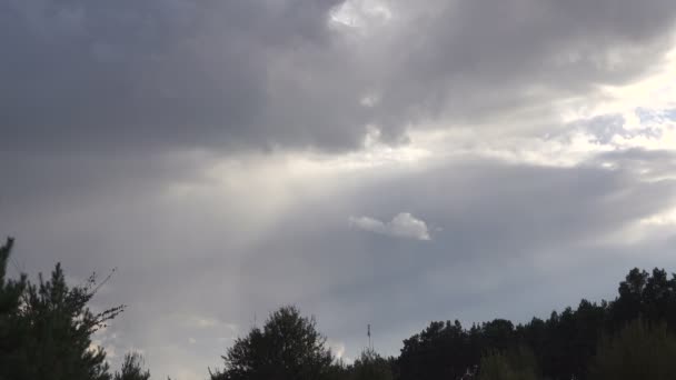 Szenische Aufnahmen Einer Ruhigen Landschaft Mit Stürmischen Wolken Über — Stockvideo