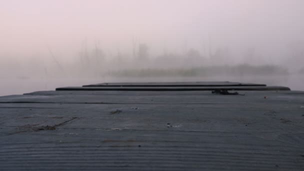 Riprese Panoramiche Una Bella Nebbia Sul Lago — Video Stock